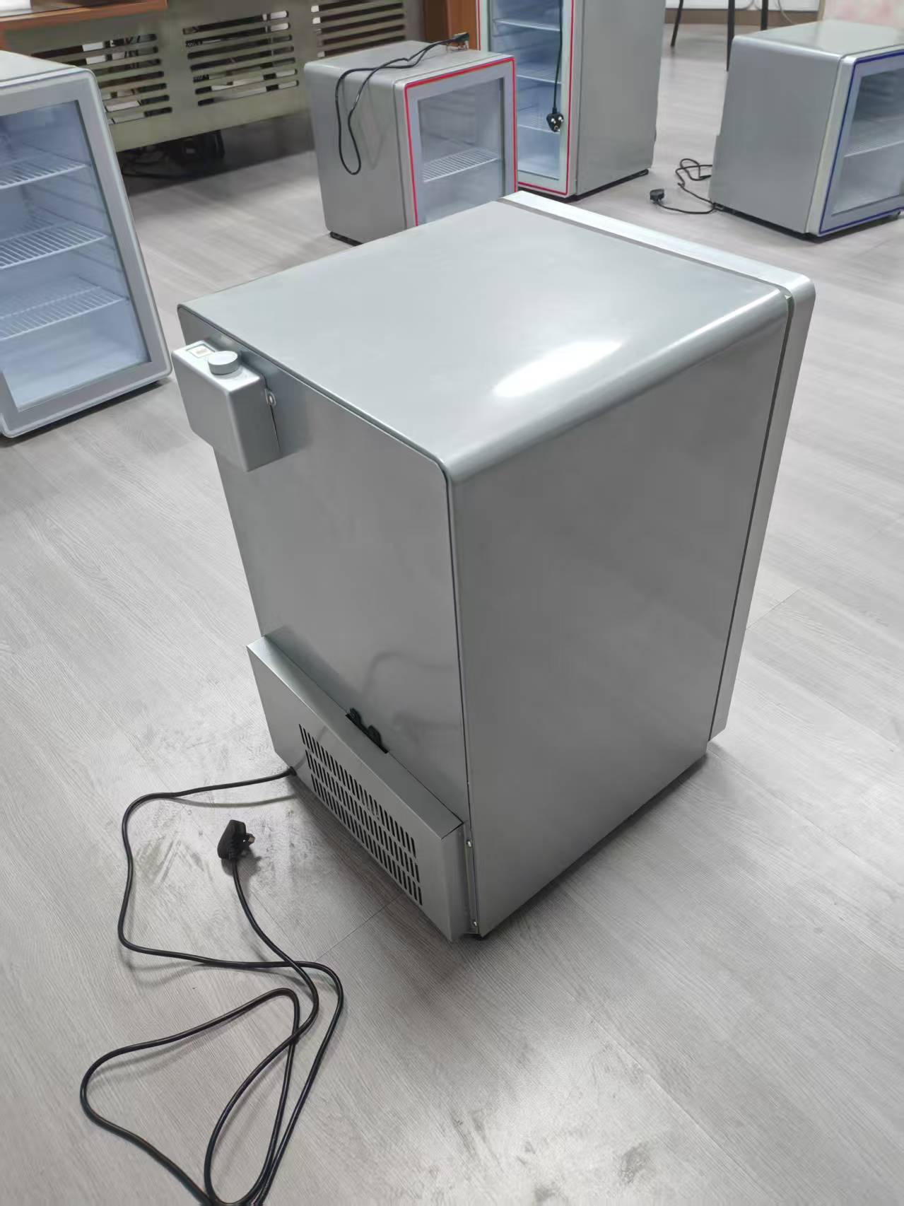 Frigorifero Commerciale per Be - Glass Cabinet Display recensione e prezzo